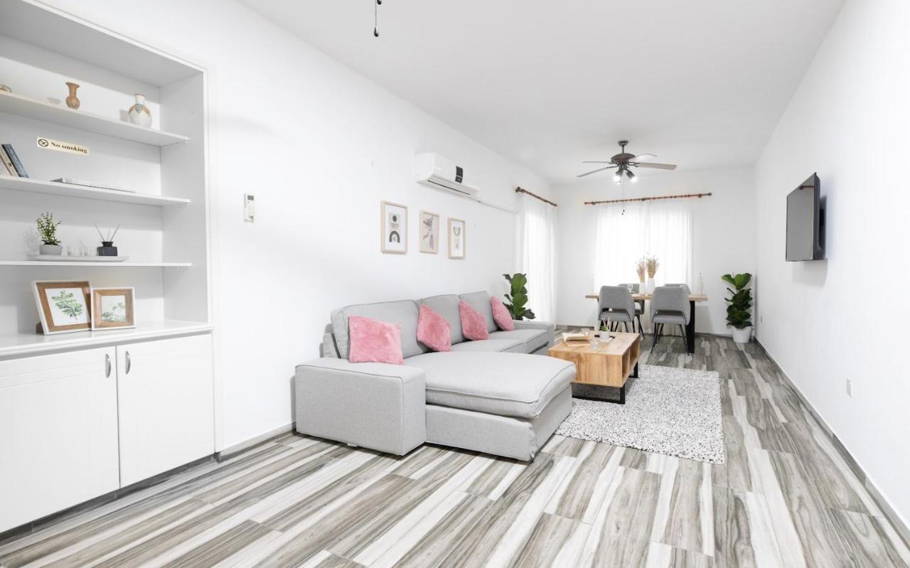 Beautiful Apartment In Harbour Paphos, Central & Close To Beach Exterior photo
